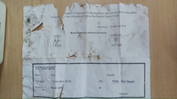 Surat undangan yang dilayangkan oleh pihak BPK kepada masyarakat Desa Penyengat untuk membahas tentang pengusaan tanah orang lain (Toni) Surat undangan yang dilayangkan oleh pihak BPK kepada masyarakat Desa Penyengat untuk membahas tentang pengusaan tanah orang lain (Toni)