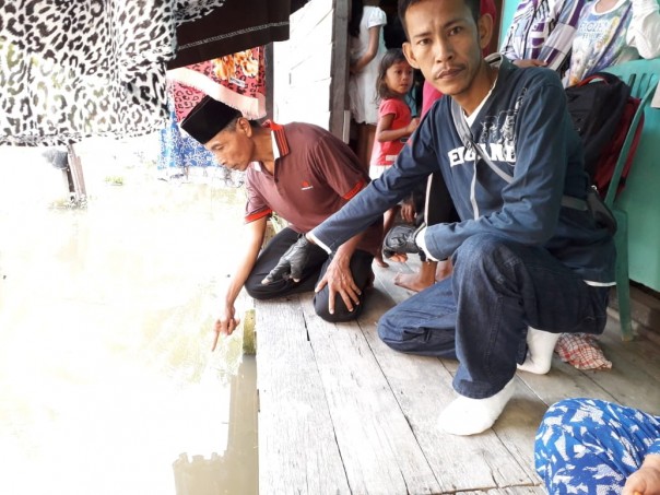 Lokasi genangan air tempat korban terjatuh di samping rumahnya/elpi/azi Lokasi genangan air tempat korban terjatuh di samping rumahnya/elpi/azi