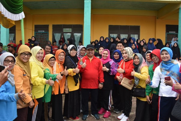 Bupati Amril Mukminin saat melakukan kunjungan di Mandau belum lama ini/hari/elpi