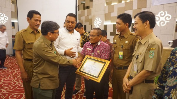 Penyerahan Sertifikat Proklim Utama tingkat Nasional/ist Penyerahan Sertifikat Proklim Utama tingkat Nasional/ist