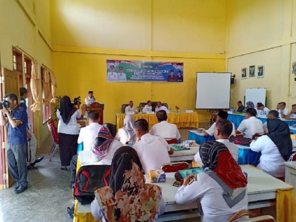 Sekdakab Kuansing,saat menghadiri acara pembinaan dan peningkatan sumber daya aparatur pengelolaan data statistik/zar/elpi Sekdakab Kuansing,saat menghadiri acara pembinaan dan peningkatan sumber daya aparatur pengelolaan data statistik/zar/elpi