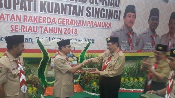 Ketua Kwarda M Azaly Djohan, Bupati Kuansing H Mursini saat membuka Rakerda Pramuka se Riau/zar/elpi Ketua Kwarda M Azaly Djohan, Bupati Kuansing H Mursini saat membuka Rakerda Pramuka se Riau/zar/elpi