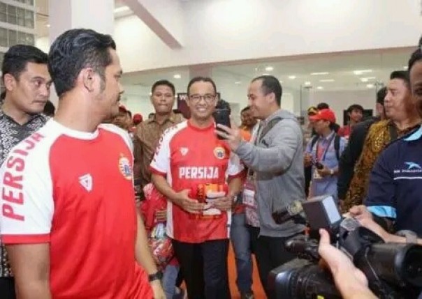 Gubernur DKI Jakarta Anis Baswedan Saat memberikan apresiasi kepada persija jakarta (ist) Gubernur DKI Jakarta Anis Baswedan Saat memberikan apresiasi kepada persija jakarta (ist)