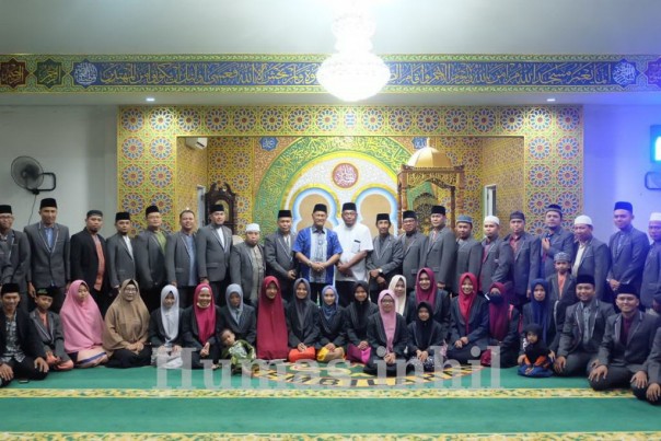 H.Syamsuddin Uti secara resmi melepas keberangkatan 56 peserta Musabaqah Tilawatil Qur'an (MTQ) Inhil/rgo/elpi H.Syamsuddin Uti secara resmi melepas keberangkatan 56 peserta Musabaqah Tilawatil Qur'an (MTQ) Inhil/rgo/elpi