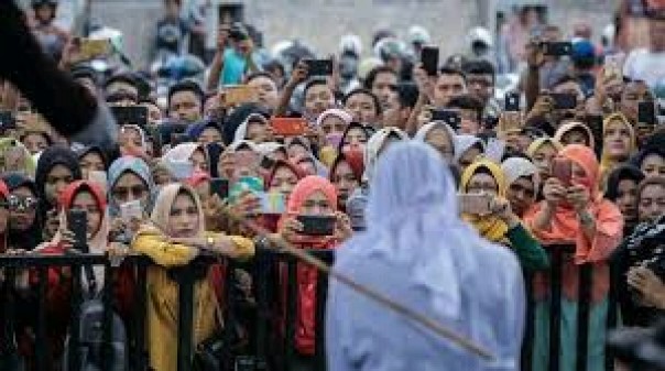 Hukuman cambuk bagi penzina di Banda Aceh (istimewa) Hukuman cambuk bagi penzina di Banda Aceh (istimewa)