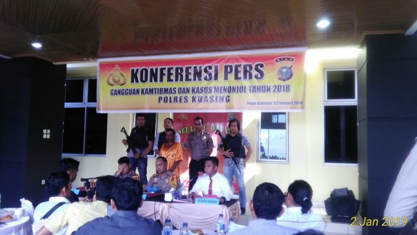 Kapolres Kuansing AKBP Muhammad Mustofa, S.Ik. M.Si saat ekspos kasus pembunuhan di Benai/zar/elpi