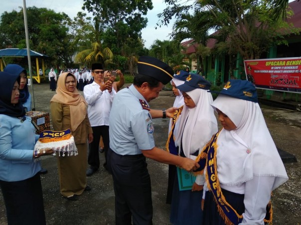 Tiga siswi SMPN 11 Bengkalis terpilih jadi Duta Imigrasi/hari/elpi Tiga siswi SMPN 11 Bengkalis terpilih jadi Duta Imigrasi/hari/elpi