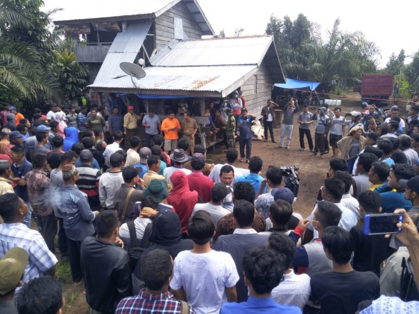 Ratusan Warga Desa Sontang dan Pauh Kecamatan Bonai Darussalam mengggelar aksi unjuk rasa/alfa Ratusan Warga Desa Sontang dan Pauh Kecamatan Bonai Darussalam mengggelar aksi unjuk rasa/alfa