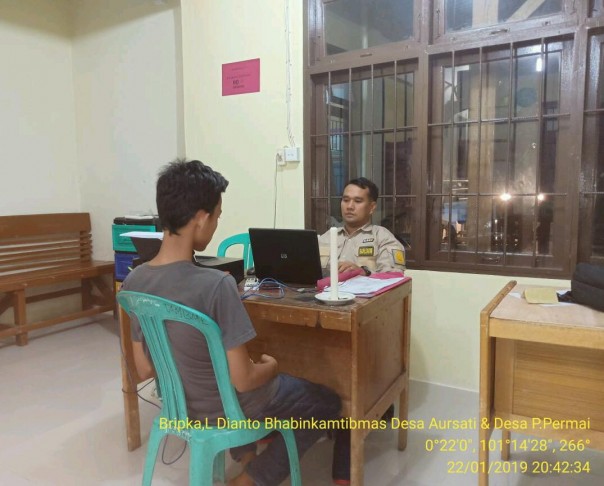 Tersangka saat diproses oleh penyidik Reskrim Polsek Tambang (ist) Tersangka saat diproses oleh penyidik Reskrim Polsek Tambang (ist)