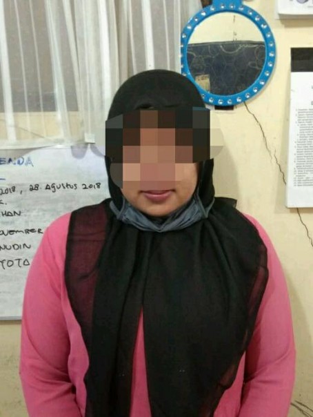 Karyawati PT Garuda Food ditangkap lantaran menggelapkan uang perusahan belasan juta (ist) Karyawati PT Garuda Food ditangkap lantaran menggelapkan uang perusahan belasan juta (ist)
