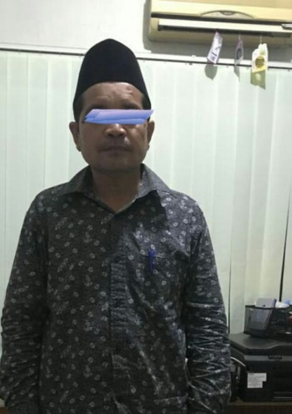 Kades yang diduga melakukan tindak pencabulan akhirnya ditahan/hari/elpi Kades yang diduga melakukan tindak pencabulan akhirnya ditahan/hari/elpi