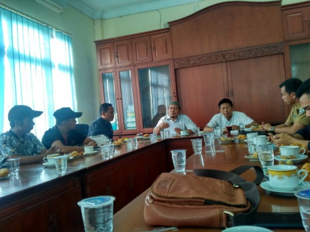 Hearing yang difasilitasi DPRD Pelalawan, namun PT Musimmas tak hadir/ardi/elpi Hearing yang difasilitasi DPRD Pelalawan, namun PT Musimmas tak hadir/ardi/elpi