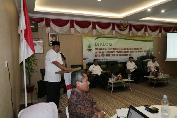 Wabup Siak Alfedri membuka kegiatan sosialisasi BRG di Siak. Foto:humas siak. Wabup Siak Alfedri membuka kegiatan sosialisasi BRG di Siak. Foto:humas siak.