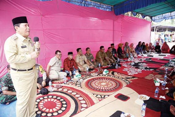 H Sukiman, menghadiri syukuran atas terpilihnya Kepala Desa Aliantan/alfa H Sukiman, menghadiri syukuran atas terpilihnya Kepala Desa Aliantan/alfa