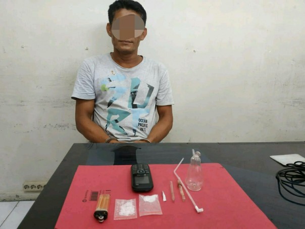 tersangka HR alias E (44) saat diamankan Satnarkoba Polres Kampar (ist) tersangka HR alias E (44) saat diamankan Satnarkoba Polres Kampar (ist)
