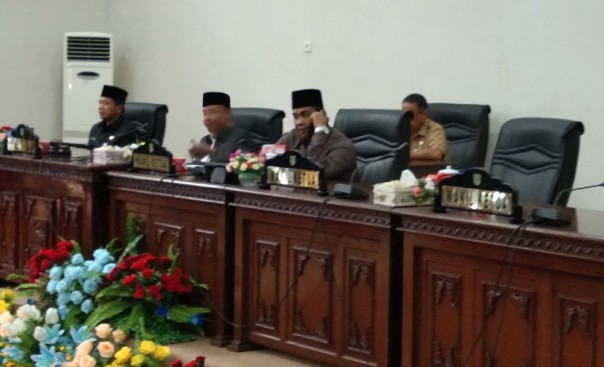 Tujuh Fraksi di DPRD Rohul mendukung Tiga Ranperda yang diajukan Pemkab Rohul/alfa/ADV Tujuh Fraksi di DPRD Rohul mendukung Tiga Ranperda yang diajukan Pemkab Rohul/alfa/ADV