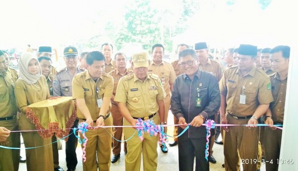 Bupati Rokan Hulu H Sukiman meresmikan kantor Dinas Pemberdayaan Masyarakat Dan Pemerintahan Desa (PMPD), Serta Kantor Dinas Lingkungan Hidup (DLH)/adv Bupati Rokan Hulu H Sukiman meresmikan kantor Dinas Pemberdayaan Masyarakat Dan Pemerintahan Desa (PMPD), Serta Kantor Dinas Lingkungan Hidup (DLH)/adv