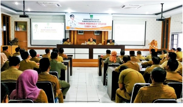 Bupati Rokan Hulu H Sukiman memberia arakan kepada seluruh OPD/alfa/adv Bupati Rokan Hulu H Sukiman memberia arakan kepada seluruh OPD/alfa/adv