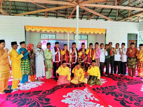 Bupati dan Sekda Rohul saat menghadiri Mandai Ulu Taon di Bagas Rarangan Huta Haiti/ADV