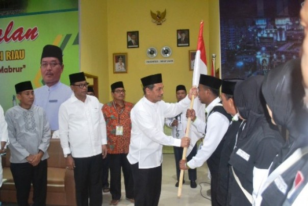 Bupati Rohil, Suyatno lepas JCH Rohil dan Kampar di Embarkasi Antara Riau Bupati Rohil, Suyatno lepas JCH Rohil dan Kampar di Embarkasi Antara Riau
