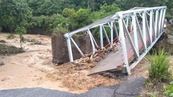 Jembatan Runtuh Togel
, Sebuah Jembatan Di Lahat Sumsel Ambruk Diterjang Banjir Enam Rumah Hanyut Riau1 Com