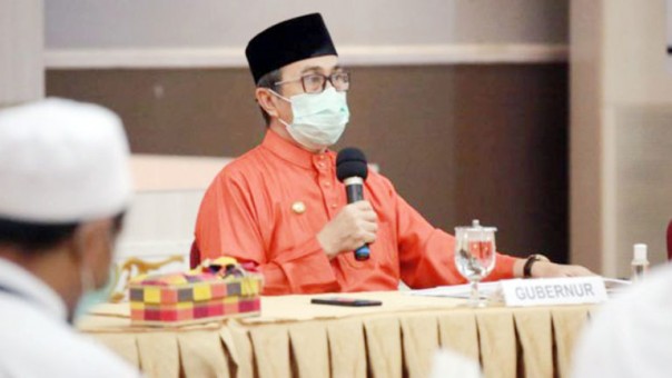 Gubernur Syamsuar (int) Gubernur Syamsuar (int)