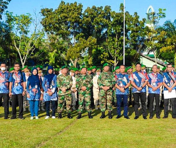 Danrem 031 Wira Bima Brigjen TNI Parlindungan Hutagalung bersama petugas pajak saat sosialisasi Laporan SPT pada 17 Februari 2023. Foto: Istimewa.