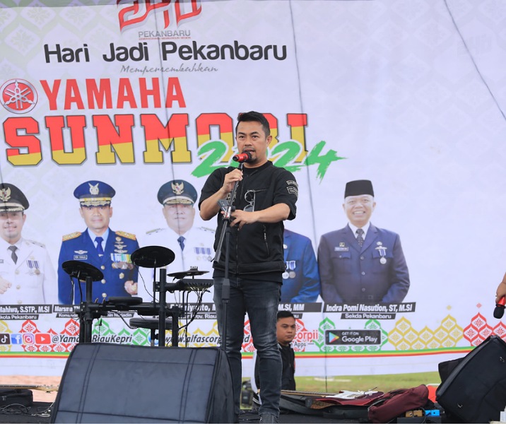 Pj Wali Kota Pekanbaru Muflihun saat membuka kemeriahan acara Sunmori di Lanud Roesmi Nurjadin, Minggu (30/6/2024). Foto: Istimewa.