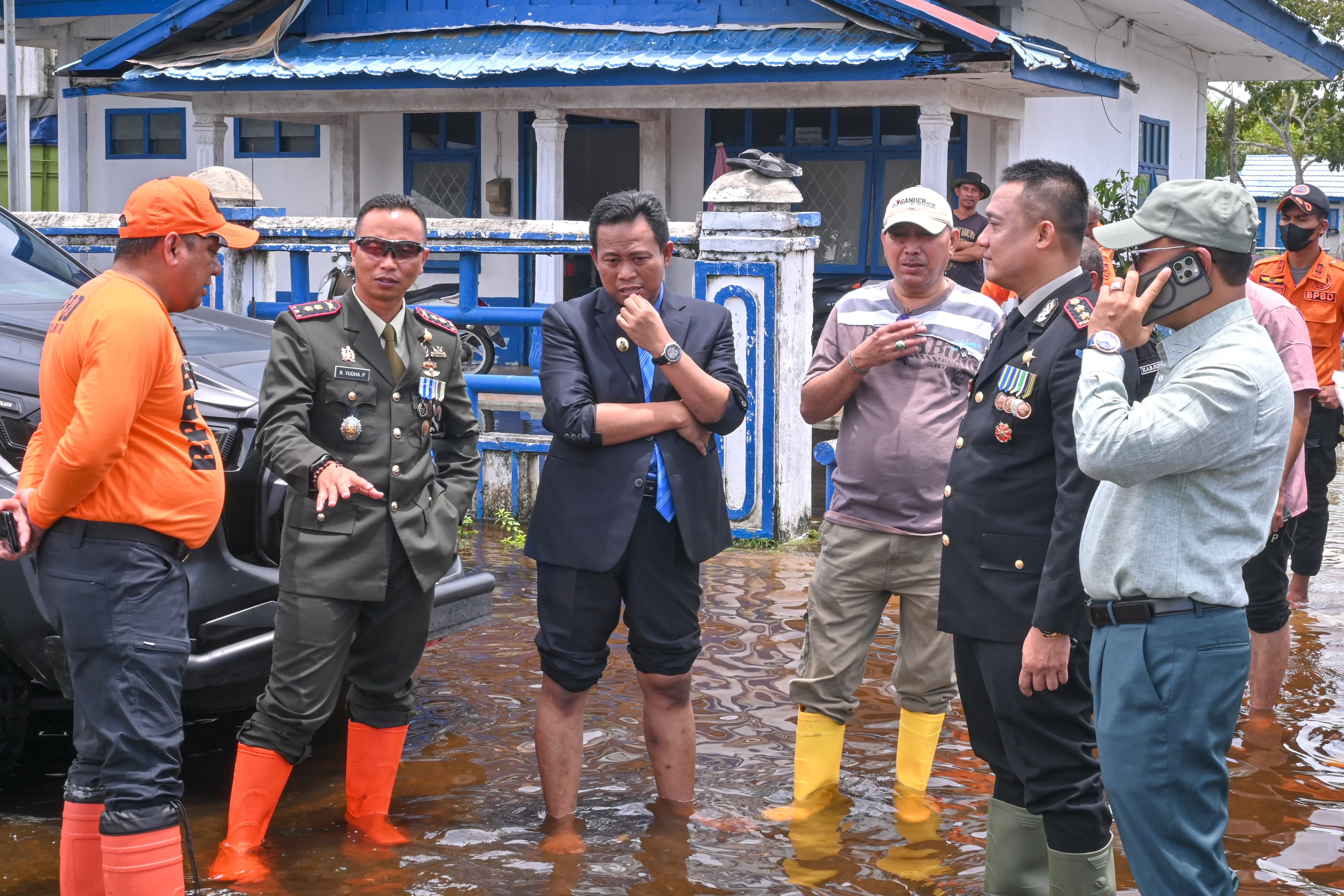 Plt. Bupati Rokan Hilir (Rohil) H. Sulaiman tinjau kawasan terdampak banjir