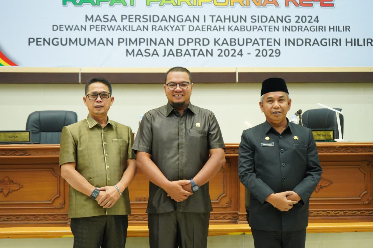 Ketua DPRD Inhil bersama Asisten Setda Inhil usai Rapat Paripurna