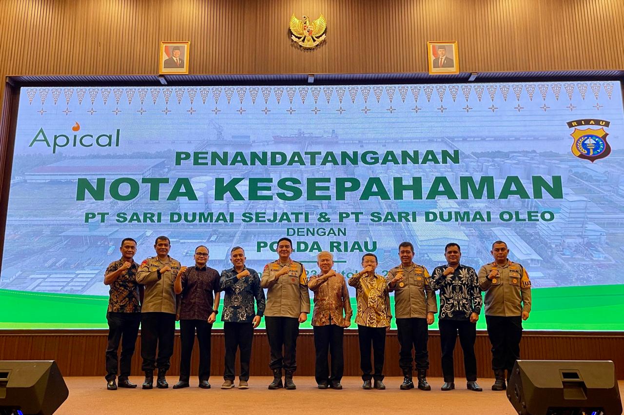 Kepala Kepolisian Daerah (Kapolda) Riau, H. Mohammad Iqbal, S.I.K., M.H, beserta jajarannya, Direktur Social, Security, and License (SSL) Apical, Gunawan Sumargo, Direktur PT SDS, Bestadrian Theng, Direktur PT SDO, Sempurna Ginting, dan Head of SSL Apical Dumai, Muslim Ibrahim.