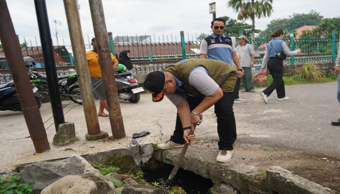 Pj Wako Padang, Algamar ikut goro/Metropadang.com