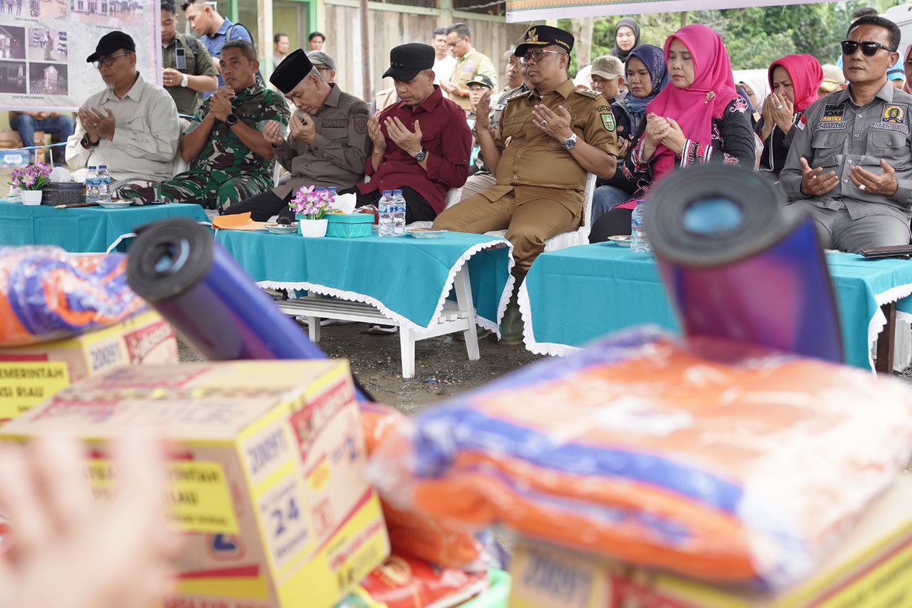 Penyaluran Bantuan Untuk Korban Banjir di Kemuning Inhil