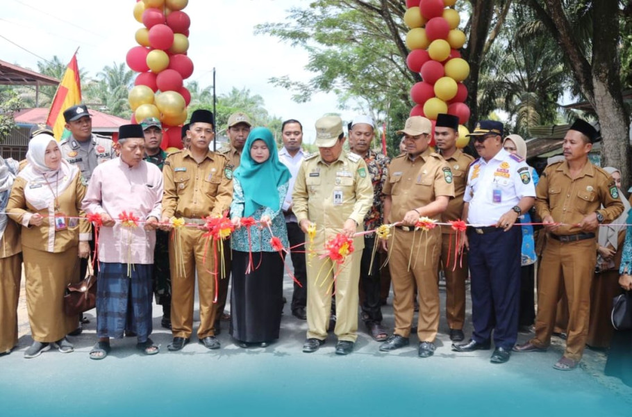 Peresmian Jalan Desa Pasir Luhur