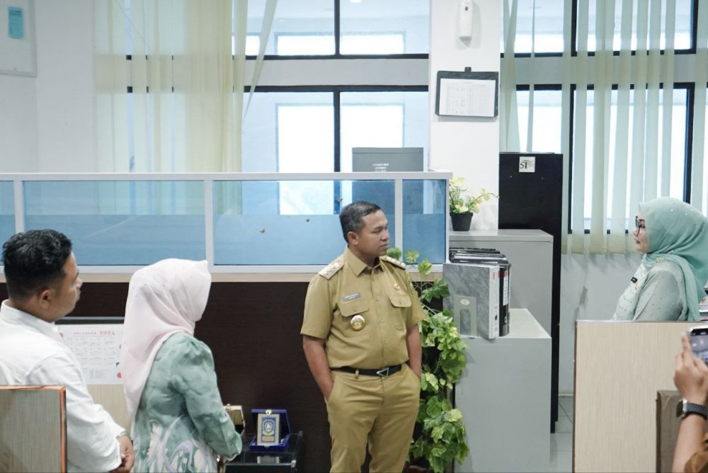 Gubri Abdul Wahid di Kantor Bapenda Riau