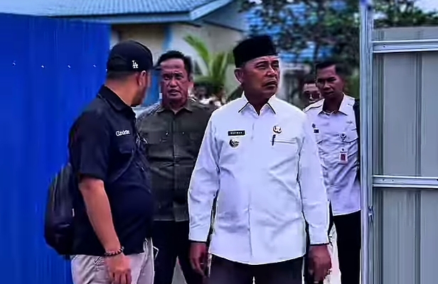 Bupati Inhil saat sidak di kawasan Pelabuhan Parit 21 Tembilahan