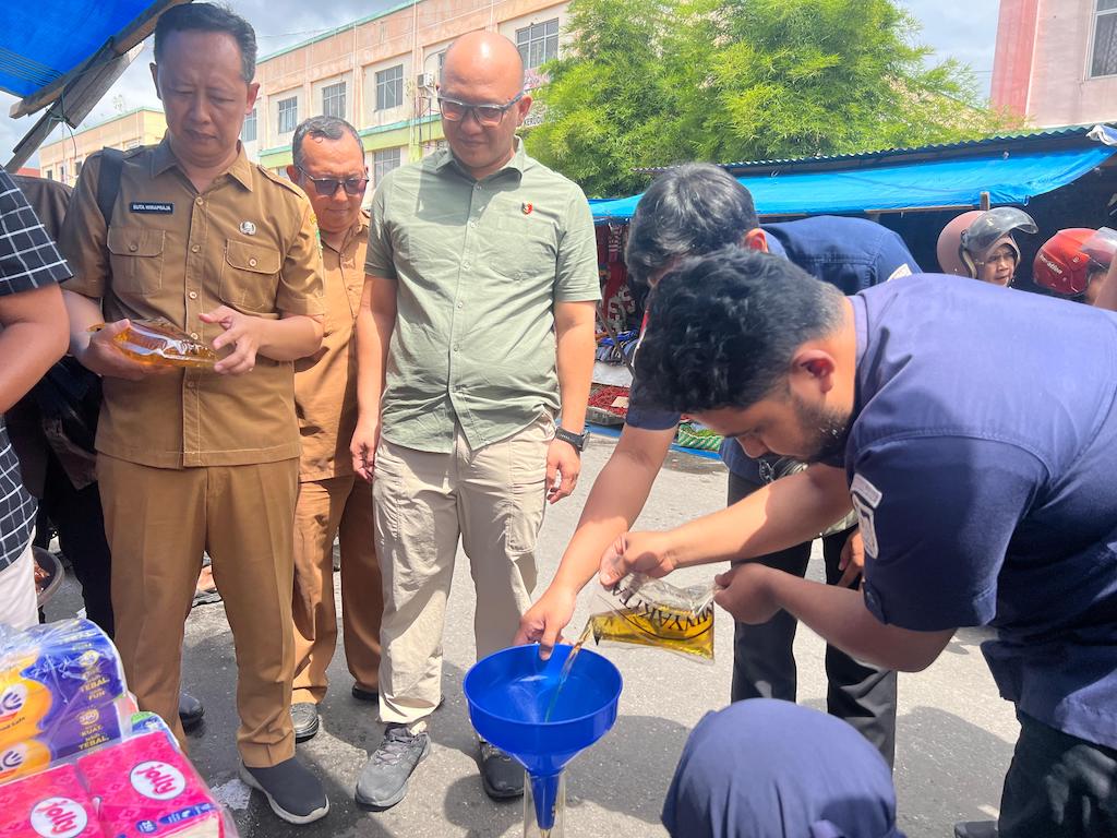 Sidak pedagang pasar yang dilakukan Polda Riau