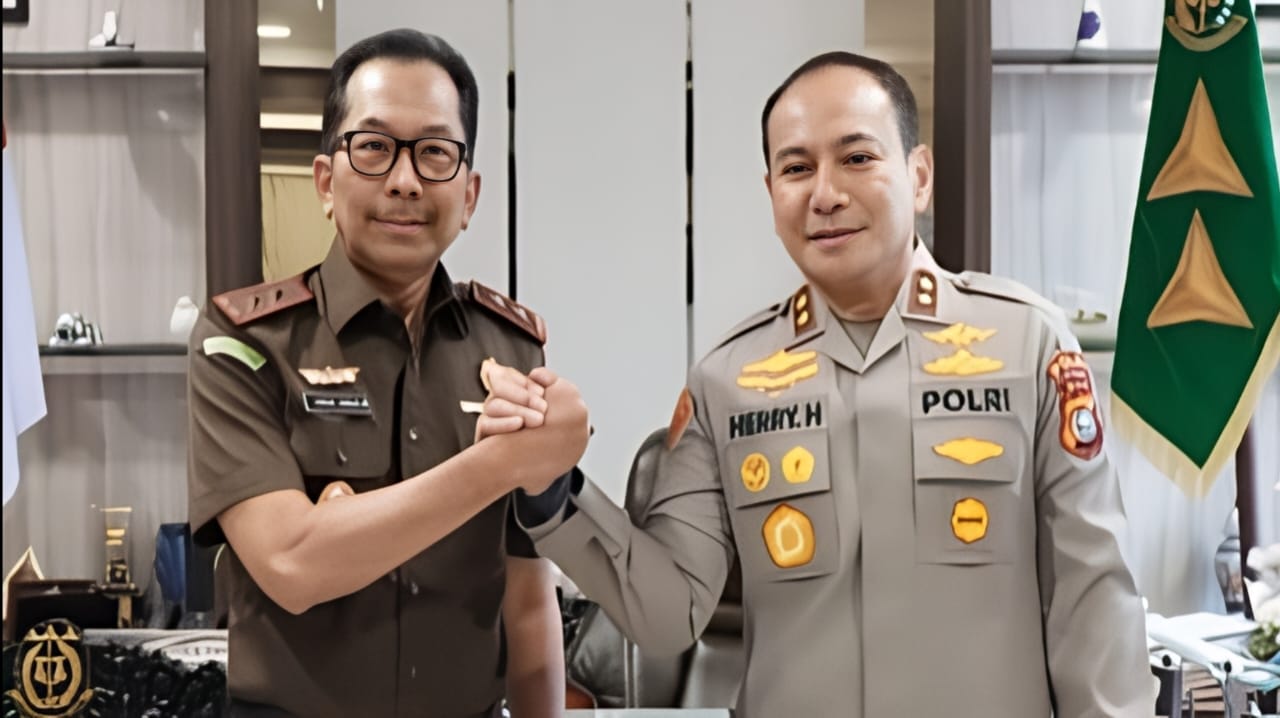 Kapolda Riau Irjen Pol Hery Heryawan bersama Kajati Riau Akmal Abbas