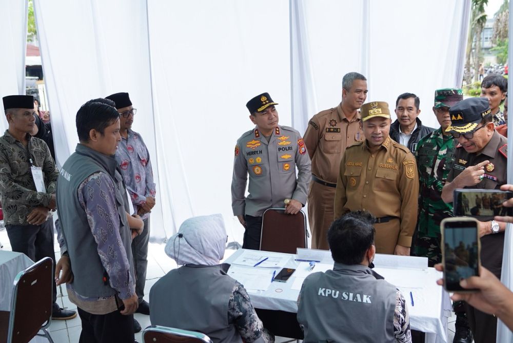 Gubri Abdul Wahid saat tinjau PSU di Kabupaten Siak