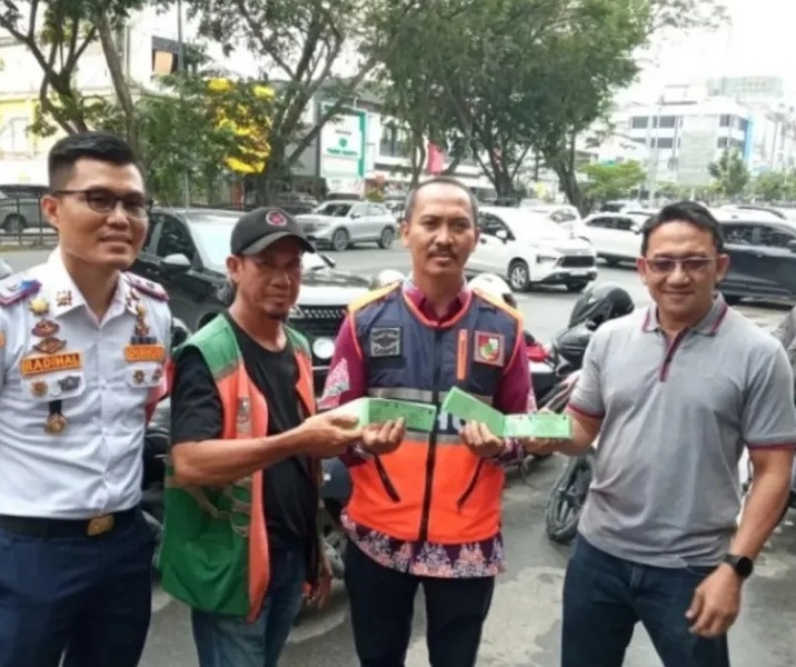 Dishub Pekanbaru mensosialisasikan tarif parkir baru ke jukir. Foto: Istimewa.