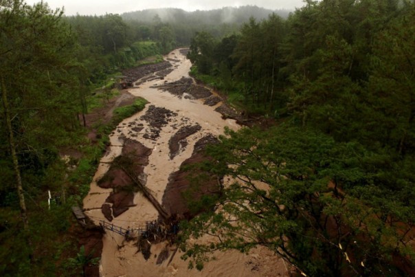 Banjir lumpur melanda dua kecamatan di Banyuwangi. 