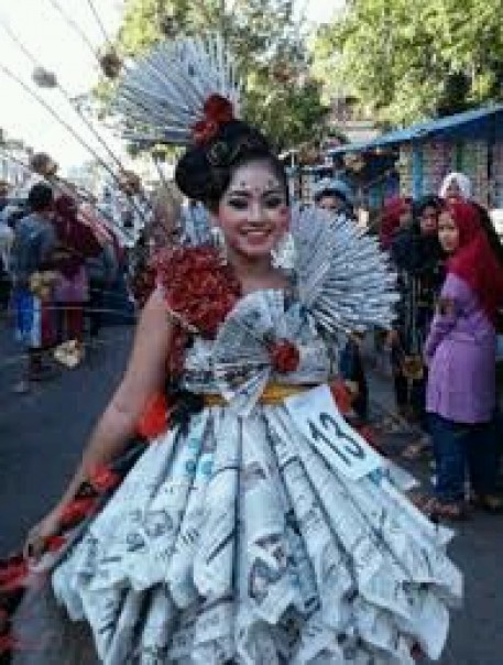Gambar Rumah Adat di Indonesia Gambar Baju Fashion Show 