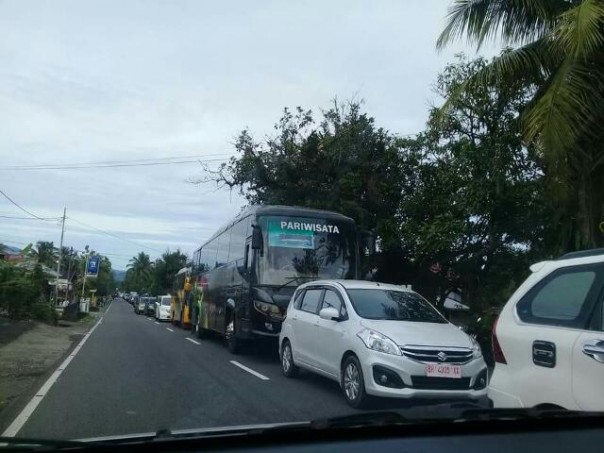 Ilustrasi berkendara saat liburan di Sumatera Barat. 