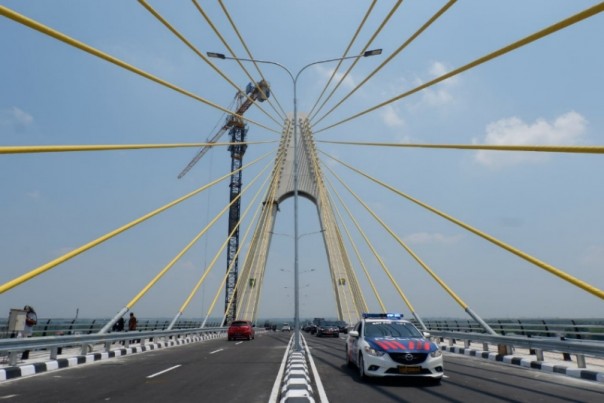 Jembatan Marhum Bukit sudah bisa dilewati setelah 30 hari ditutup pasca diresmikan (foto: dok/riau24group)