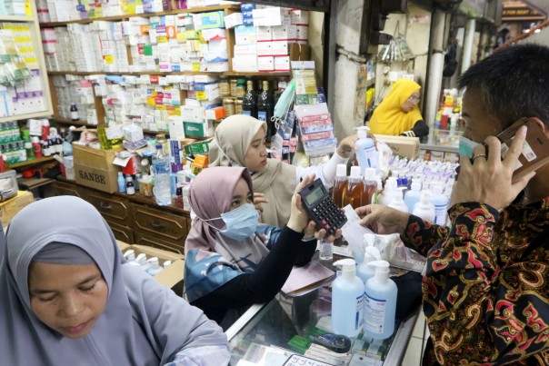 Pemerintah Sulawesi Utara Membuat Pembersih Tangan Sendiri Dari Minuman Beralkohol