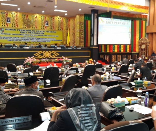 Rapat paripurna pandangan umum fraksi terkait pertanggungjawaban pelaksanaan APBD 2019, Senin (20/7/2020). Foto: Istimewa.