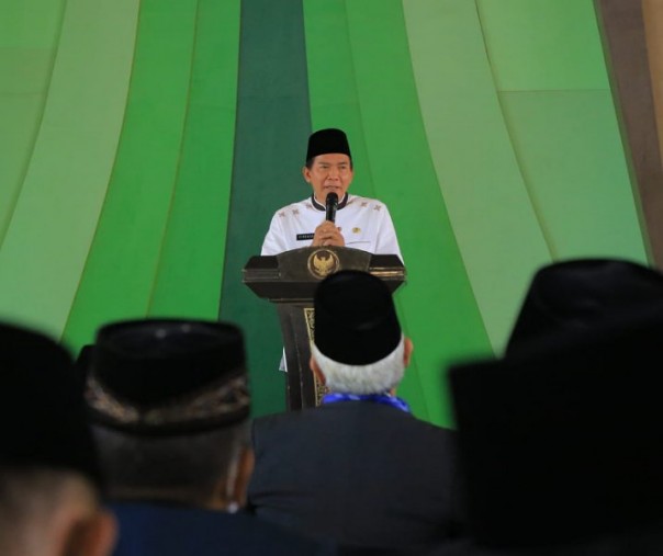 Wali Kota Pekanbaru Firdaus di Masjid Islamic Center Tenayan Raya. Foto: Surya/Riau1.