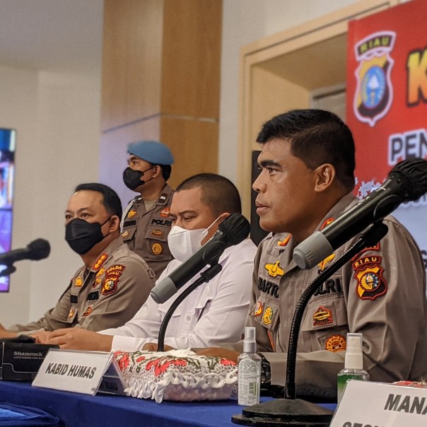 Konfrensi pers digelae Polda Riau dalam pengungkapan kasus Pencurian Disertai Pemberatan (Curat) dengan korbannya PT Pertamina Hulu Rokan. 