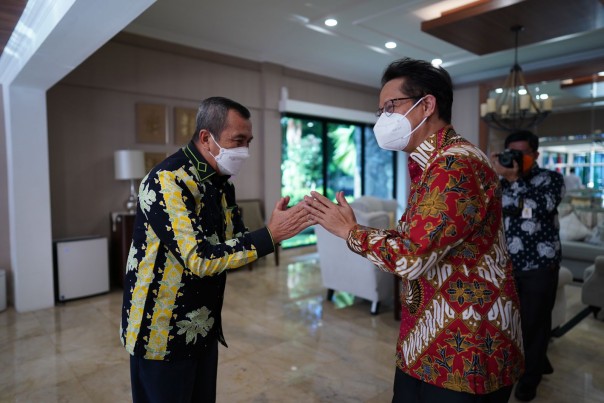 Gubernur Riau, Syamsuar bersama Menteri Kesehatan Budi Gunadi Sadikin