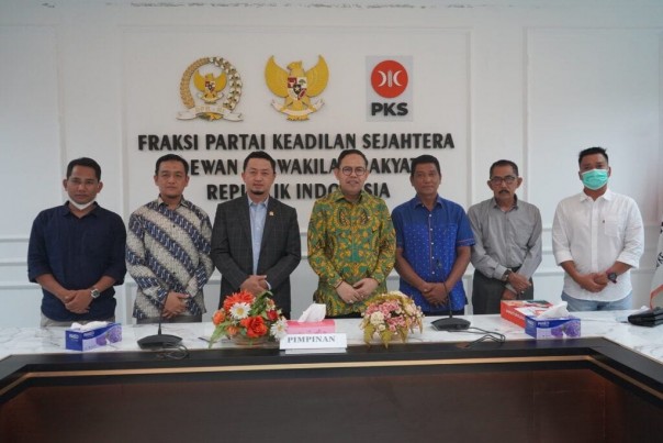 Tokoh Adat Punti Kayu Laporkan PT Indri Plant ke Komisi IV DPR RI